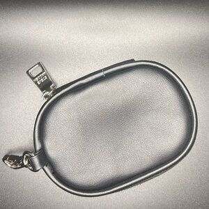 Steve Madden Black Bloise Air Pod Keychain‎ Pouch